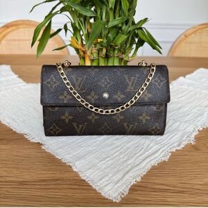 ✅AUTHENTIC✅LOUIS VUITTON WALLET ON A CHAIN